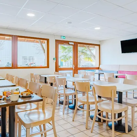 B&B Hotel Chatellerault Hotel