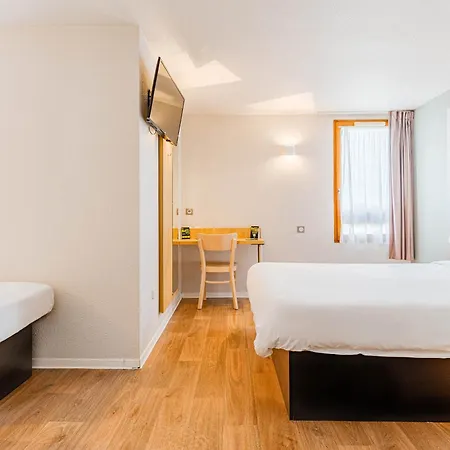 Otel B&B Hotel Chatellerault 2*