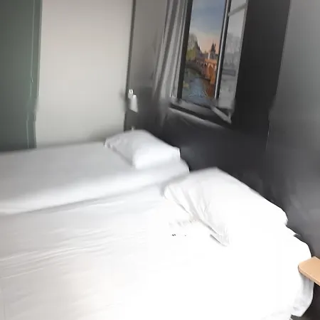 B&B Hotel Chatellerault Otel