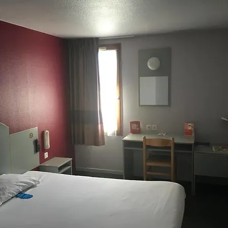 B&B Hotel Chatellerault Otel