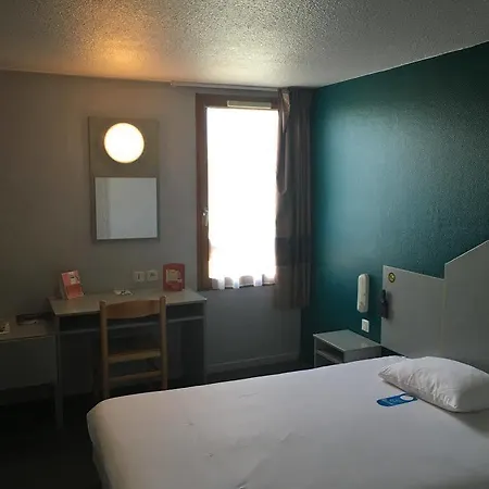 B&B Hotel Chatellerault ホテル 2*