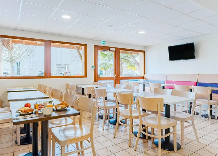 B&B Hôtel Chatellerault Hotel