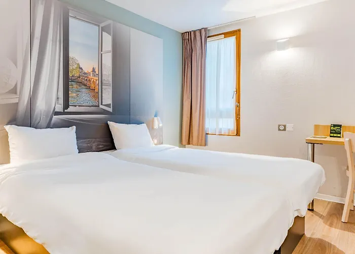 B&B Hôtel Chatellerault Hotel