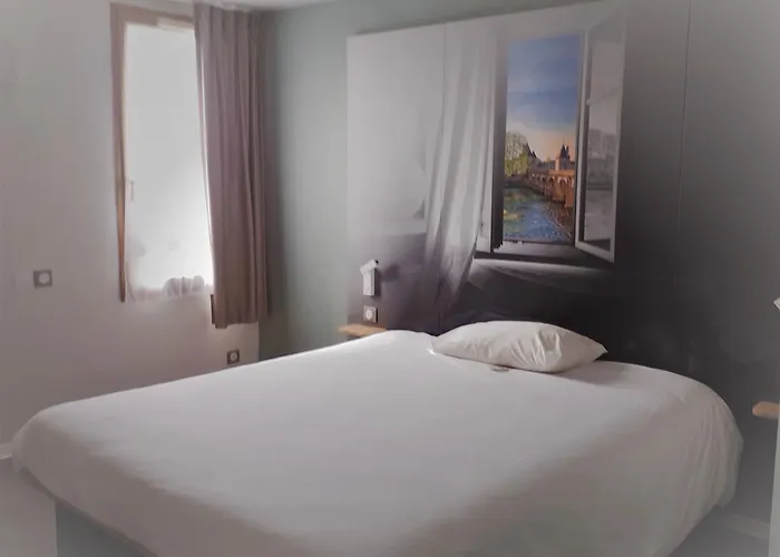 B&B Hôtel Chatellerault Hotel 2*