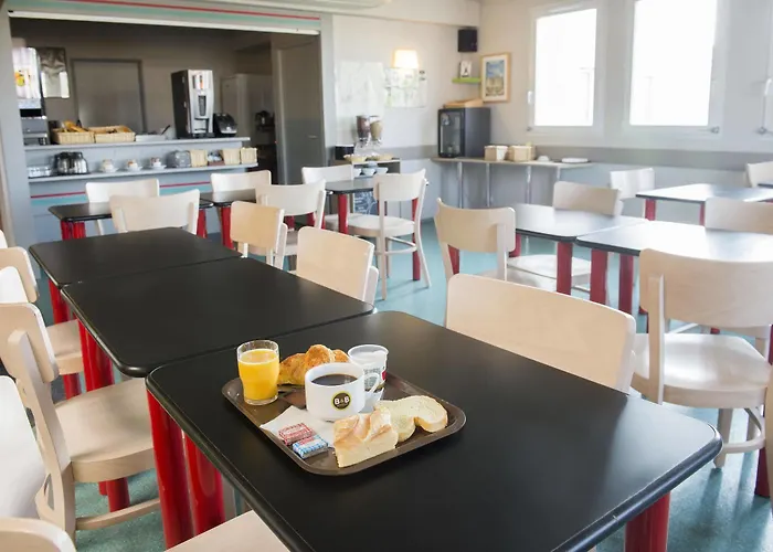 B&B Hôtel Chatellerault Hotel 2*