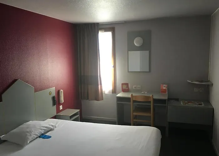 B&B Hôtel Chatellerault Hotel