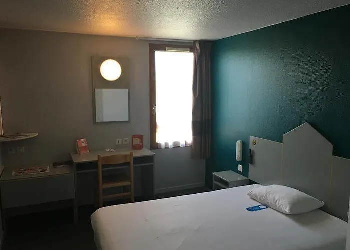 B&B Hôtel Chatellerault Hotel 2*